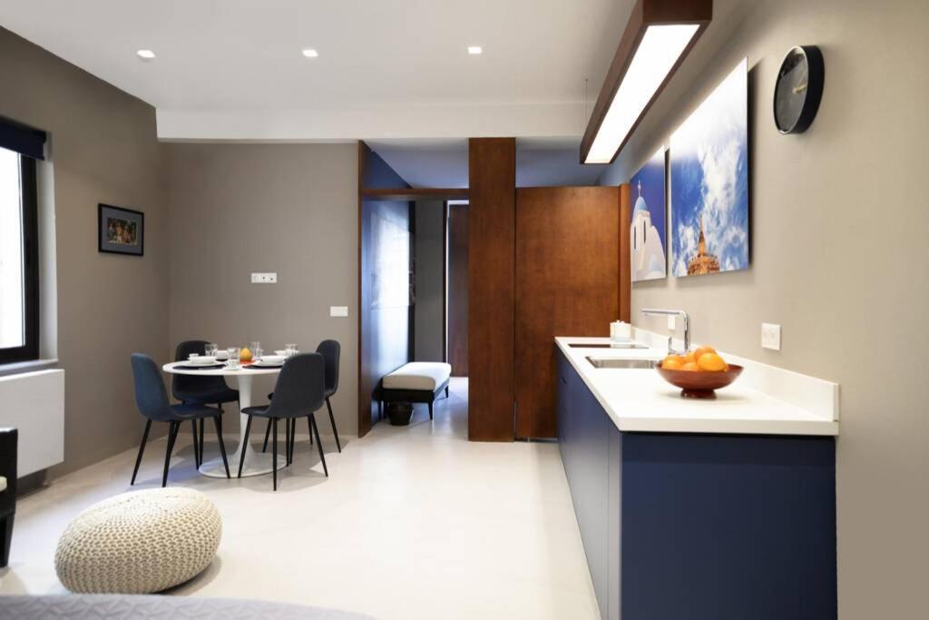 Stylish Decorated Apartment In Kolonaki 아테네 외부 사진